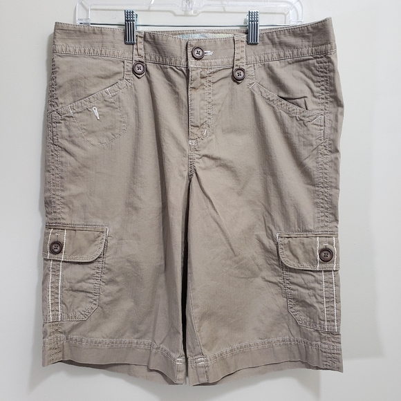 Eddie Bauer khaki Y2K cargo shorts with white stitching detail woman's size 10 - Picture 3 of 10